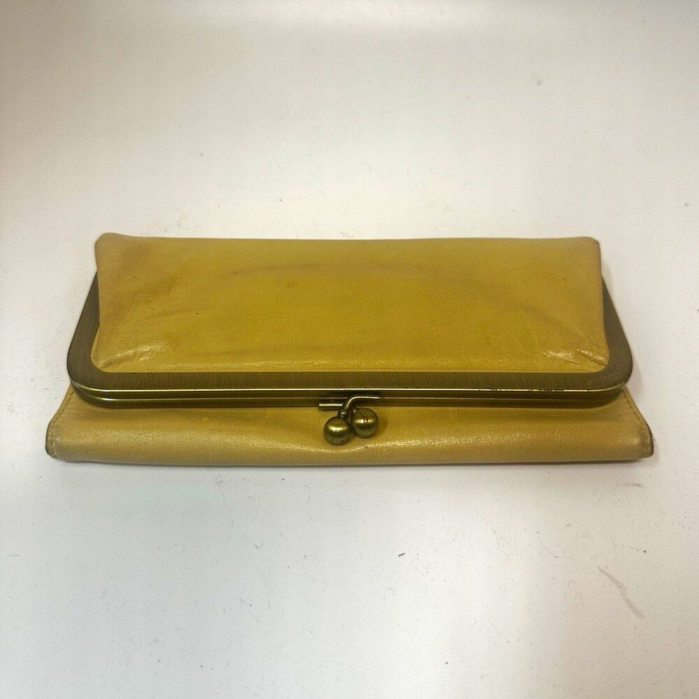 HOBO International Leather Frame Wallet Cream Kiss Lock Clutch Organizer